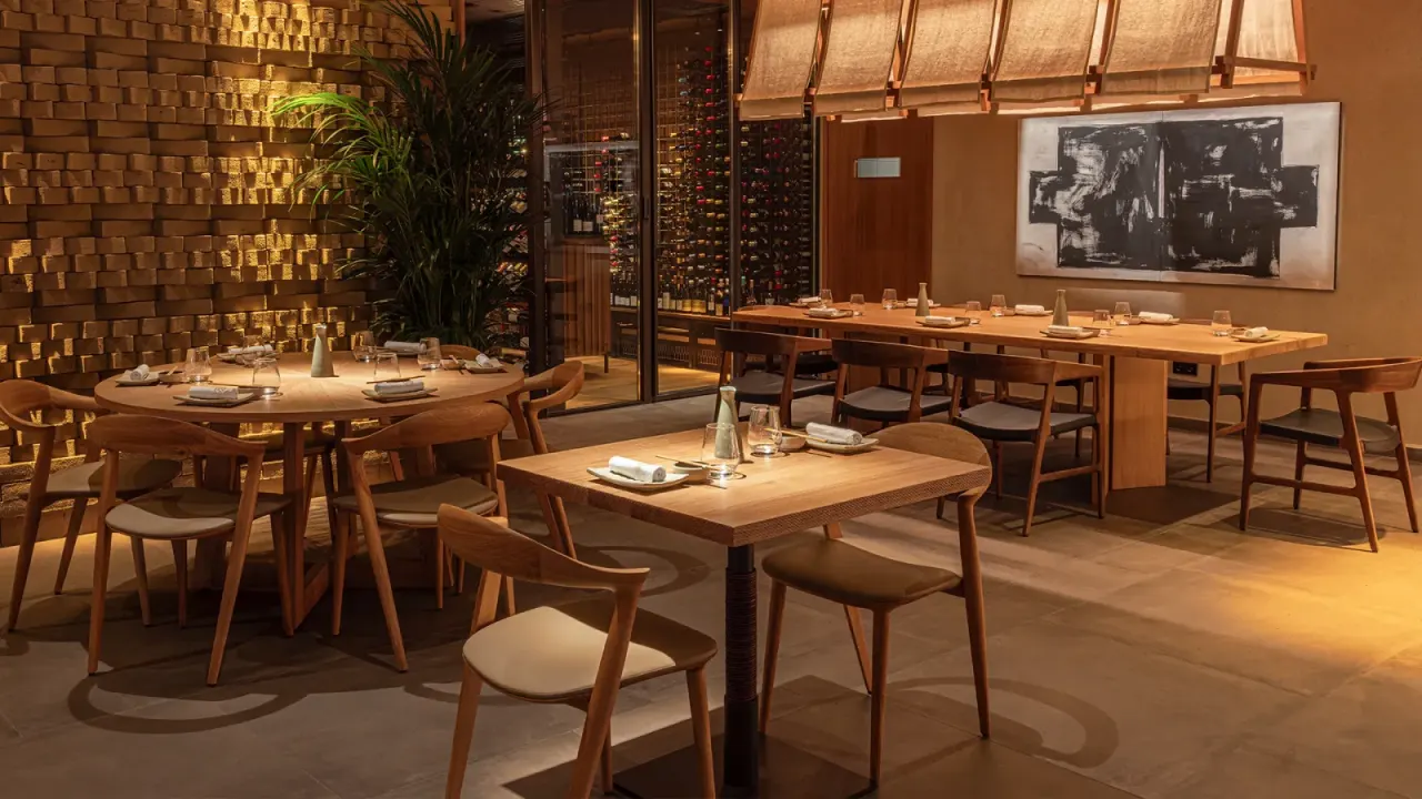 Osaka Madrid, the long table